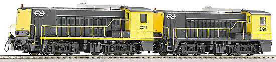 Set of 2 Diesel locomotives class S 2200 (1 Powered and 1 Dummy)<br /><a href='images/pictures/Roco/63944.jpg' target='_blank'>Full size image</a>